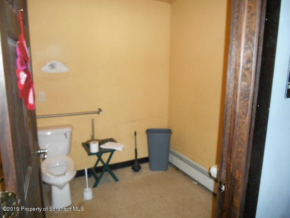 610 3rd St, Dunmore, PA 18512